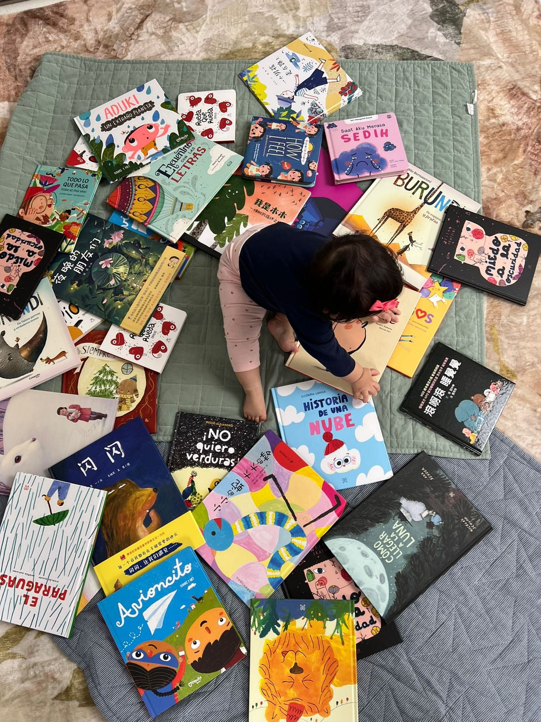 How to Build a Daily Reading Habit With Your Bilingual Child